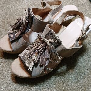 #250 Women's JUNCO Tan 4"Wedge Heels Size 40
